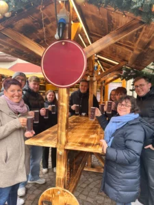 Azubis und Studenten bei der Mittagspause auf dem Ettlinger Sternlesmarkt