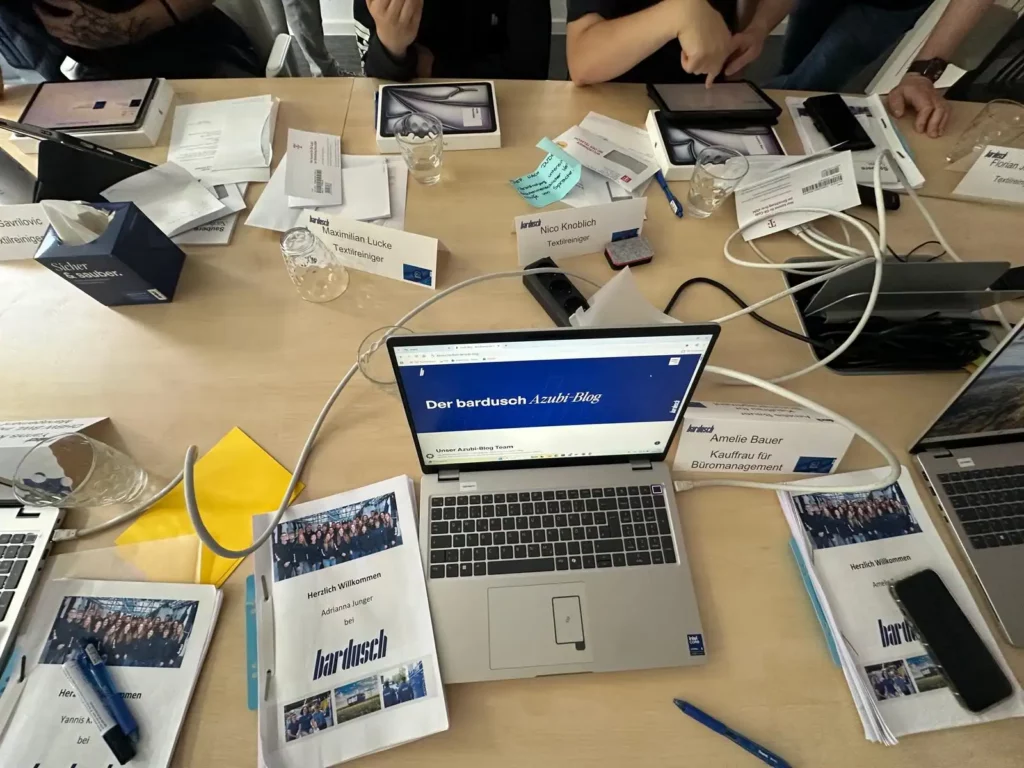 Neue Laptops und Tablets für die bardusch-Azubis während der Einstiegstage