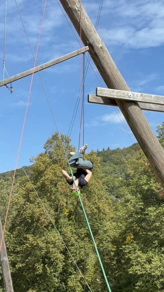 bardusch-Azubis beim gemeinsamen Teambuilding im Hochseilgarten GATE